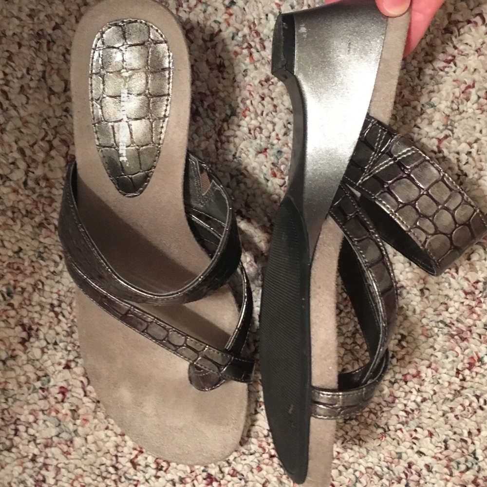 Silver low wedges